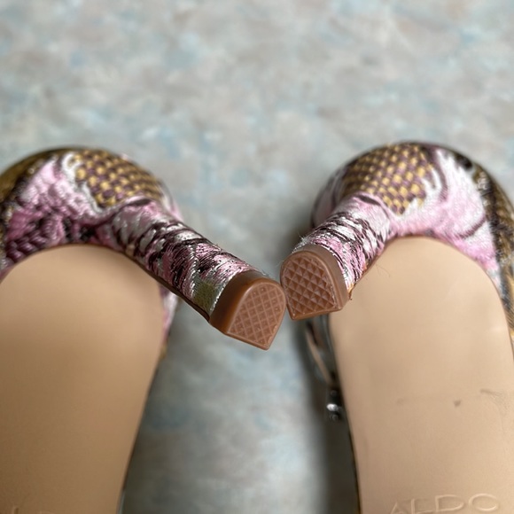 Aldo brocade sandals (sz 7.5) - Picture 6 of 12